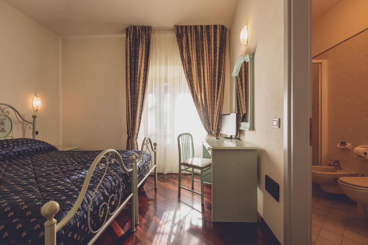 Albergo Ristorante Pasqui Rocca San Casciano Exteriér fotografie